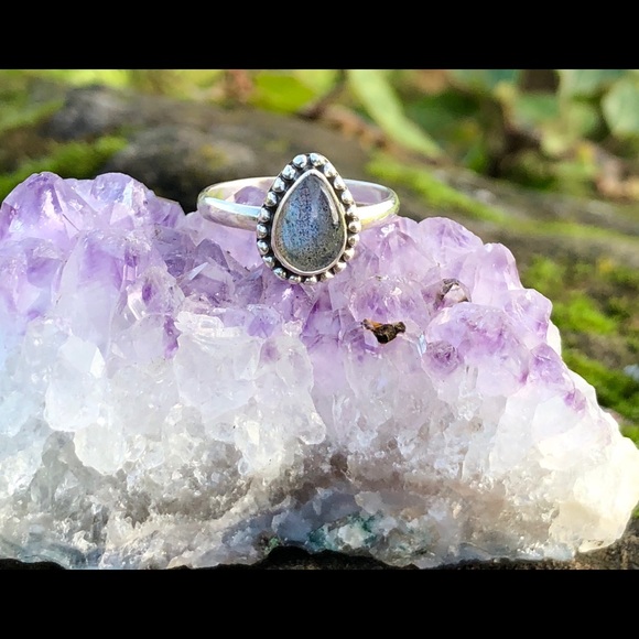 Robin's Nest Jewels Jewelry - 💥Labradorite Ring